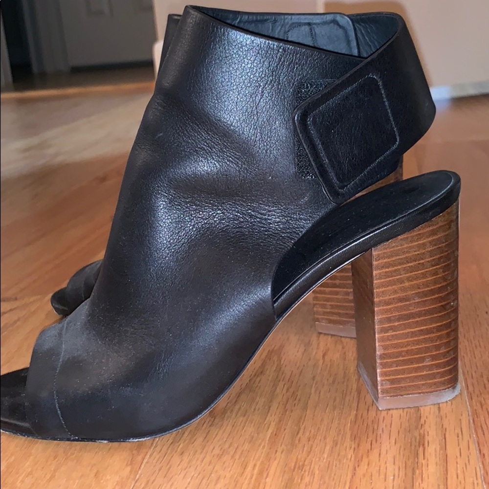 Vince booties with velcro strap